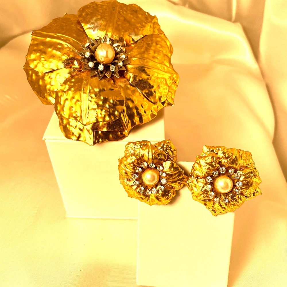 Geoffrey Beene Handmade runway pin & ec set w/ faux pearl rhinestone FINAL PRICE